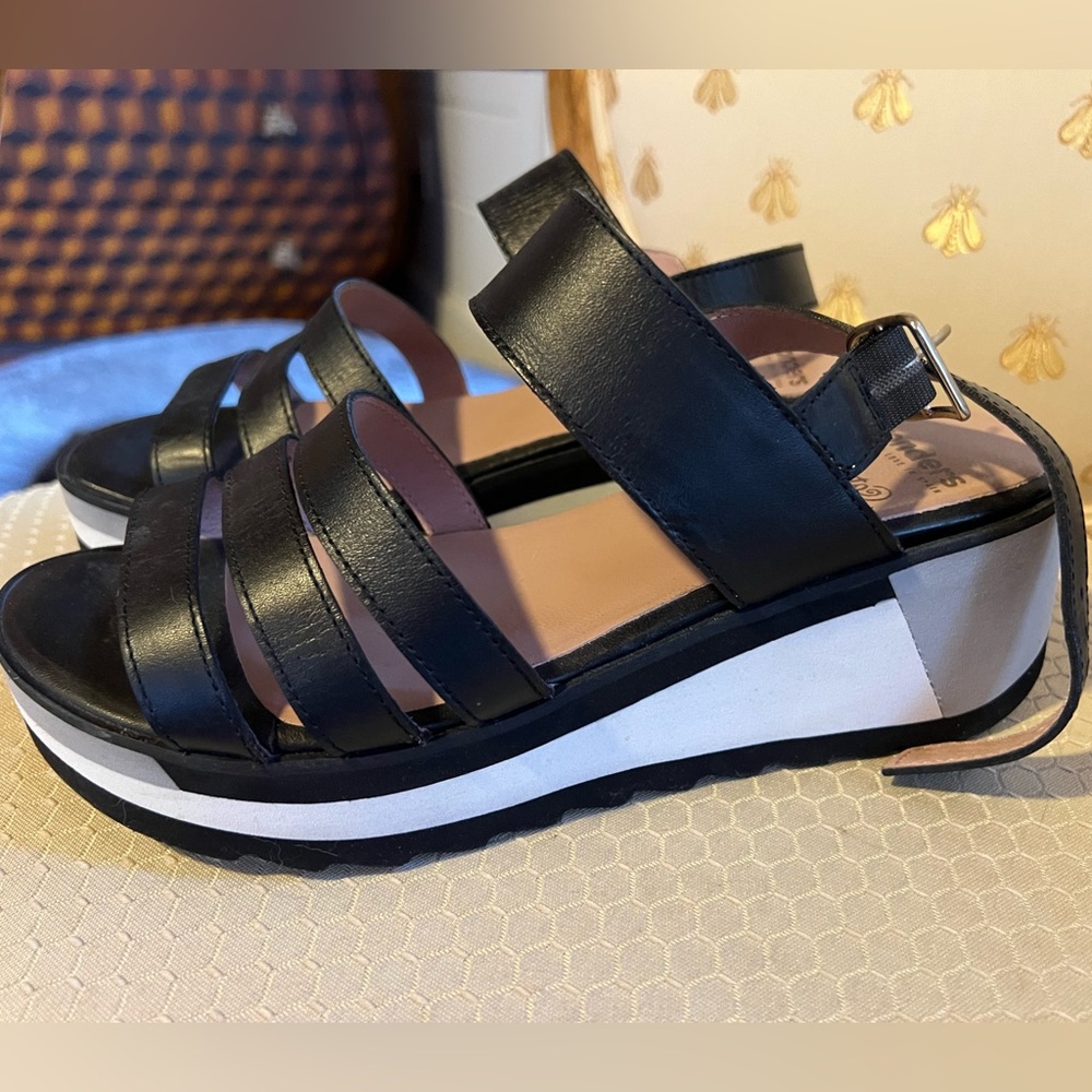 WONDERS “Way To Happiness” Memory Gel sandals